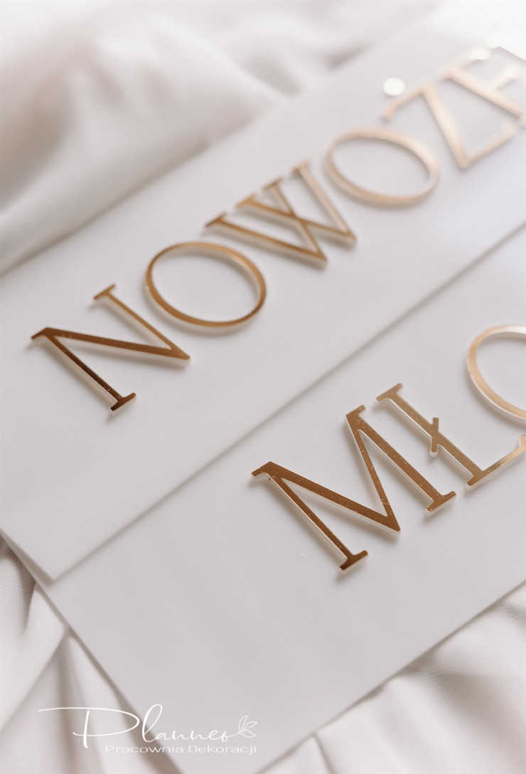 Tablica rejestracyjna elegancka złote napisy Młoda Para