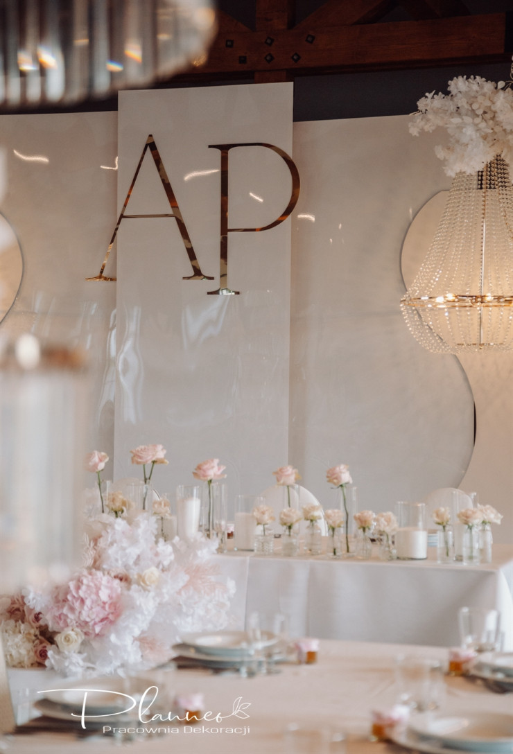 Złote Proste inicjały na ściankę