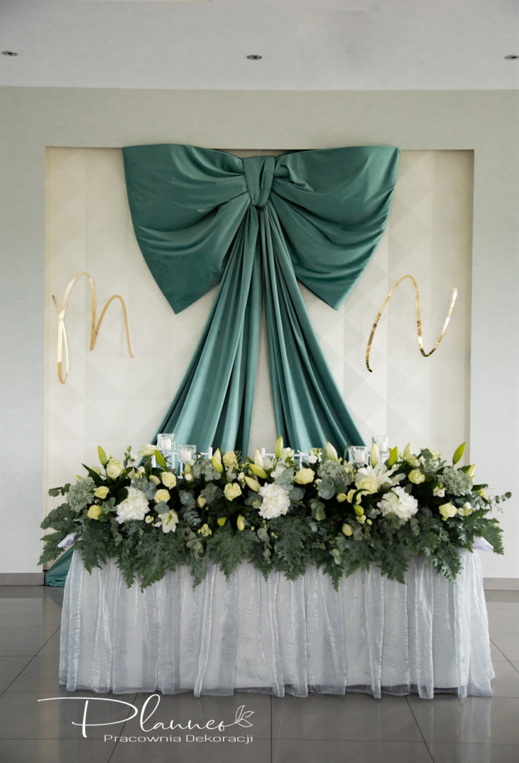 Złote Pisane inicjały na ściankę