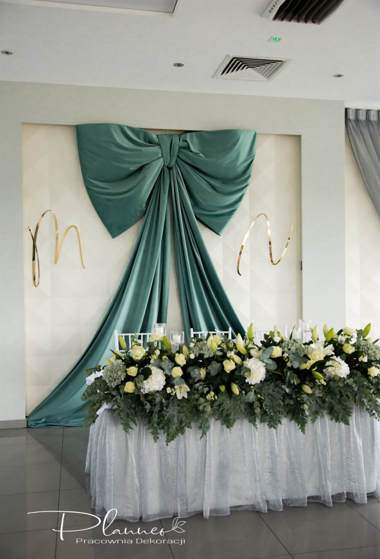 Złote inicjały na ściankę