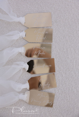 Elegancka złota winietka z imieniem i nazwiskiem wstążka