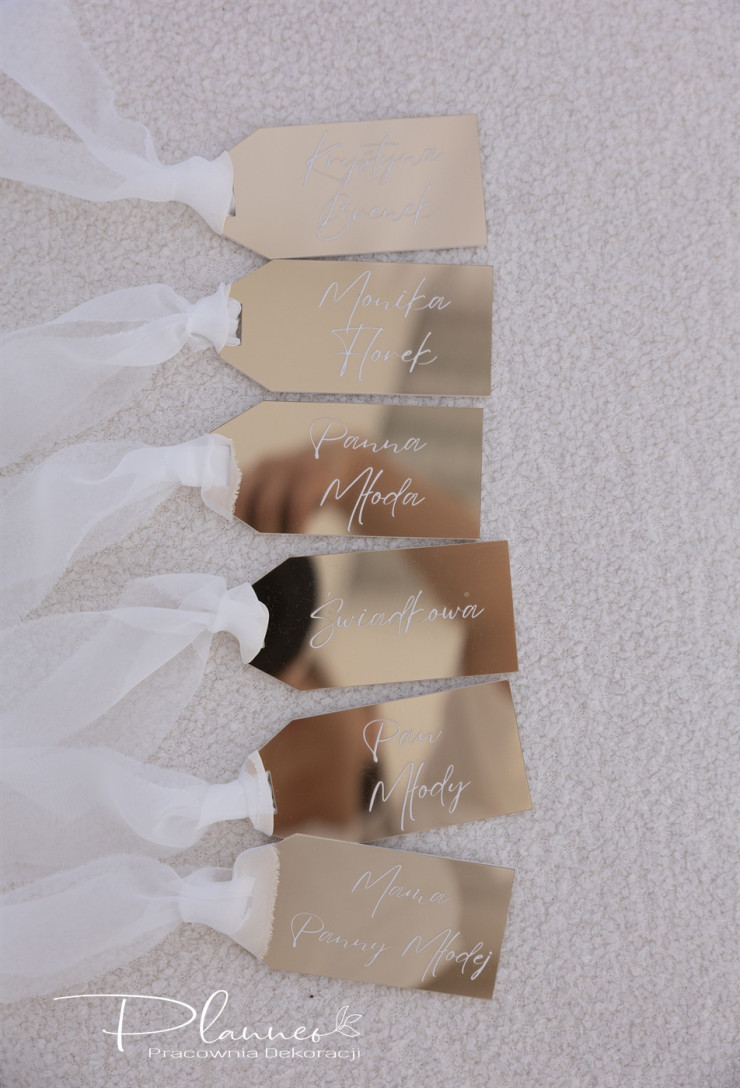 Elegancka złota winietka z imieniem i nazwiskiem wstążka