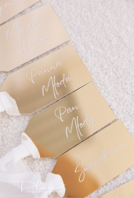 Elegancka złota winietka z imieniem i nazwiskiem białe napisy