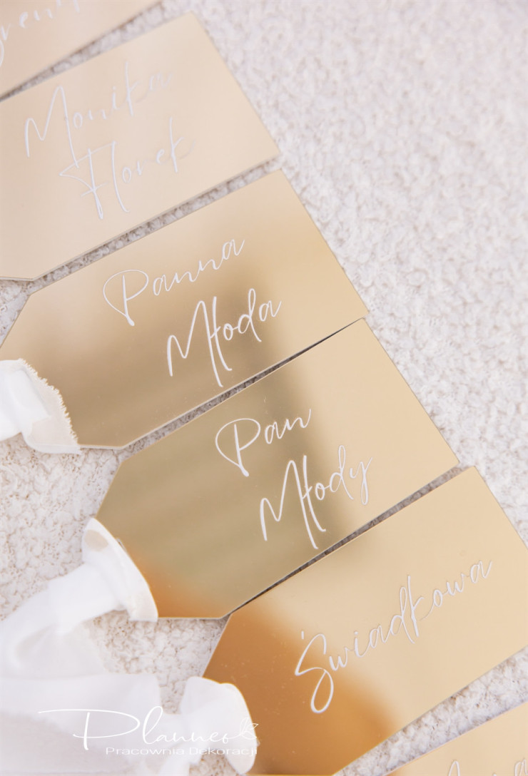 Elegancka złota winietka z imieniem i nazwiskiem białe napisy