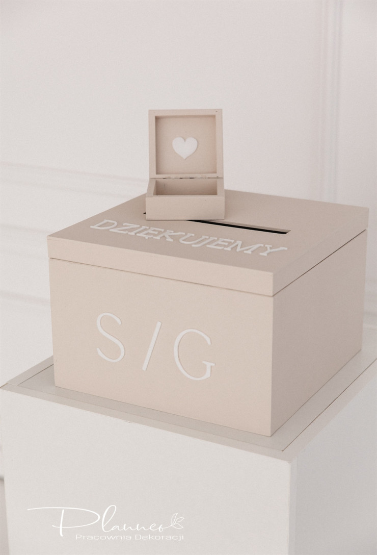 Skrzynka beżowa elegancka naklejane inicjały Pudełko na obrączki