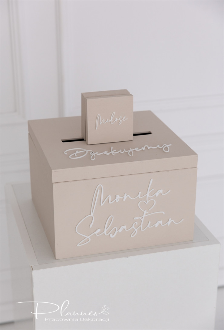 Skrzynka beżowa elegancka naklejane imiona