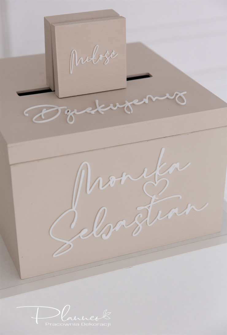 Skrzynka beżowa elegancka naklejane imiona komplet