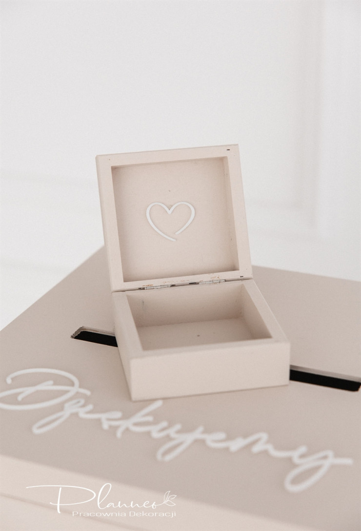 Skrzynka beżowa elegancka naklejane imiona Miłość