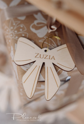 Zawieszka prezentowa Kokarda z drewna