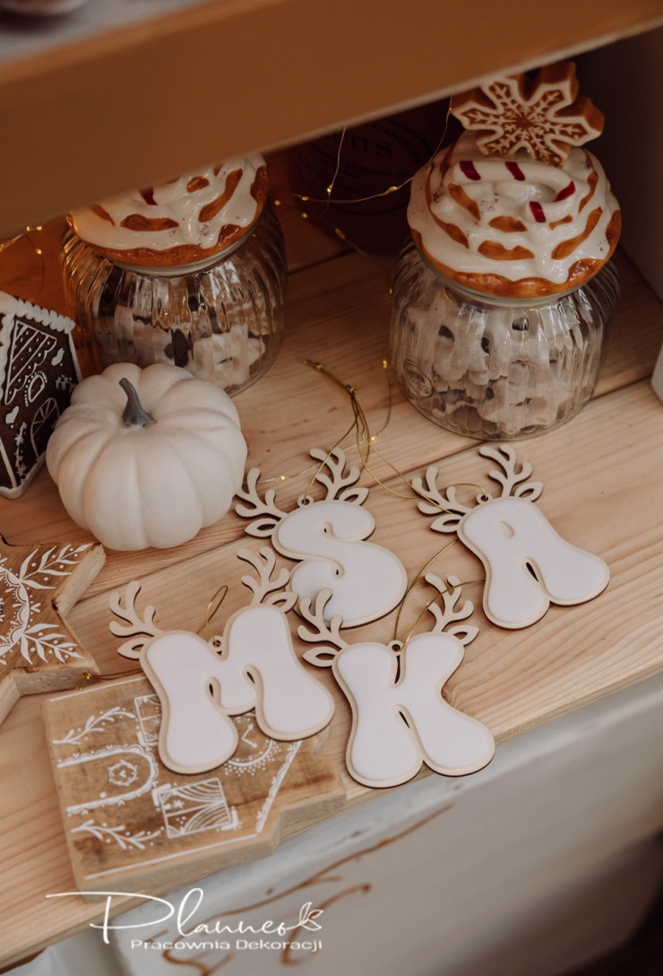 Bombki literki z rogami drewniane