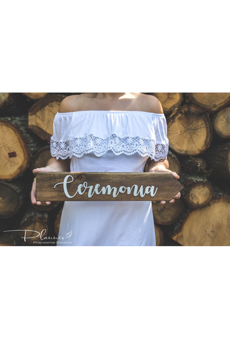 Drewniany drogowskaz ceremonia