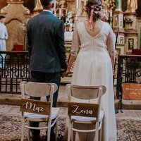 Piękne tabliczki do powieszenia na krzesłach pary młodej ale i nie tylko. Świetnie nadadzą się również do sesji zdjęciowych, dekoracji kościoła itp. Mogą Państwo umieścić na nich dowolny napis.

#wesele #ślub #dekoracje #dekoracjeslubne #dekoracjedomu #dekoracjeślubne #salaweselna #dekoracjasali #dekoracjasaliweselnej #drewno #drewnomojapasja #mąż #zona #justmarried #nowożeńcy #miłość #love #kochamcie #ceremonia #dekoracjakosciola